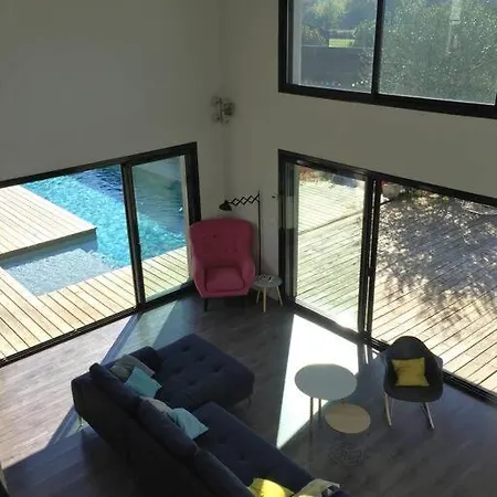 Grande Villa, Piscine Chauffee, Proche Bordeaux Villa *