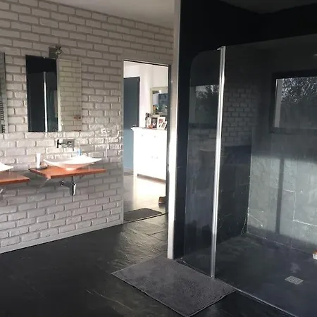 Grande Villa, Piscine Chauffee, Proche Bordeaux Villa